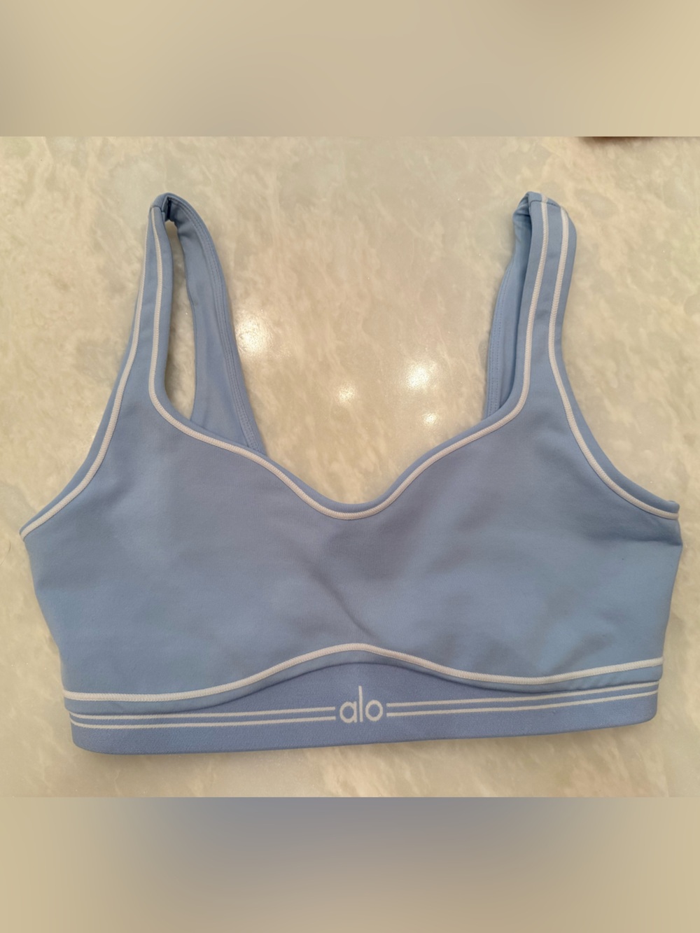 Alo yoga airbrush heartthrob bras in seashell blue size medium